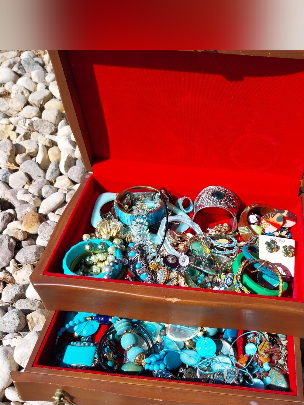 Assorted Turquoise & Gold Jewelry Lot - Picture 8 of 9